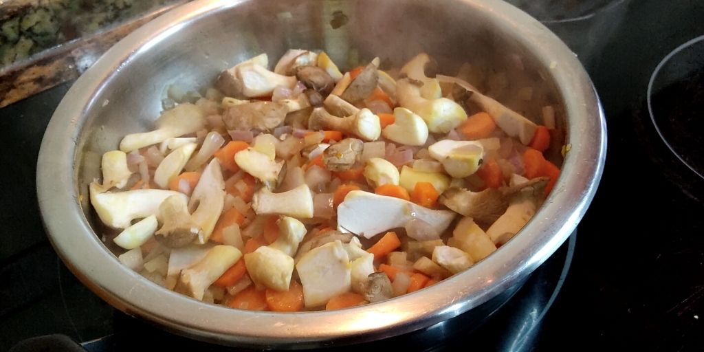 pochar verduras y setas de cardo