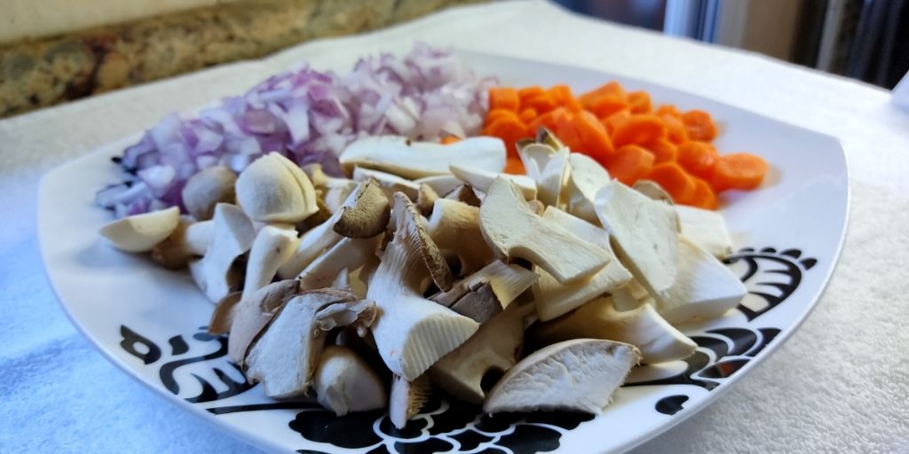 setas de cardo coreano cebolla y zanahoria picada